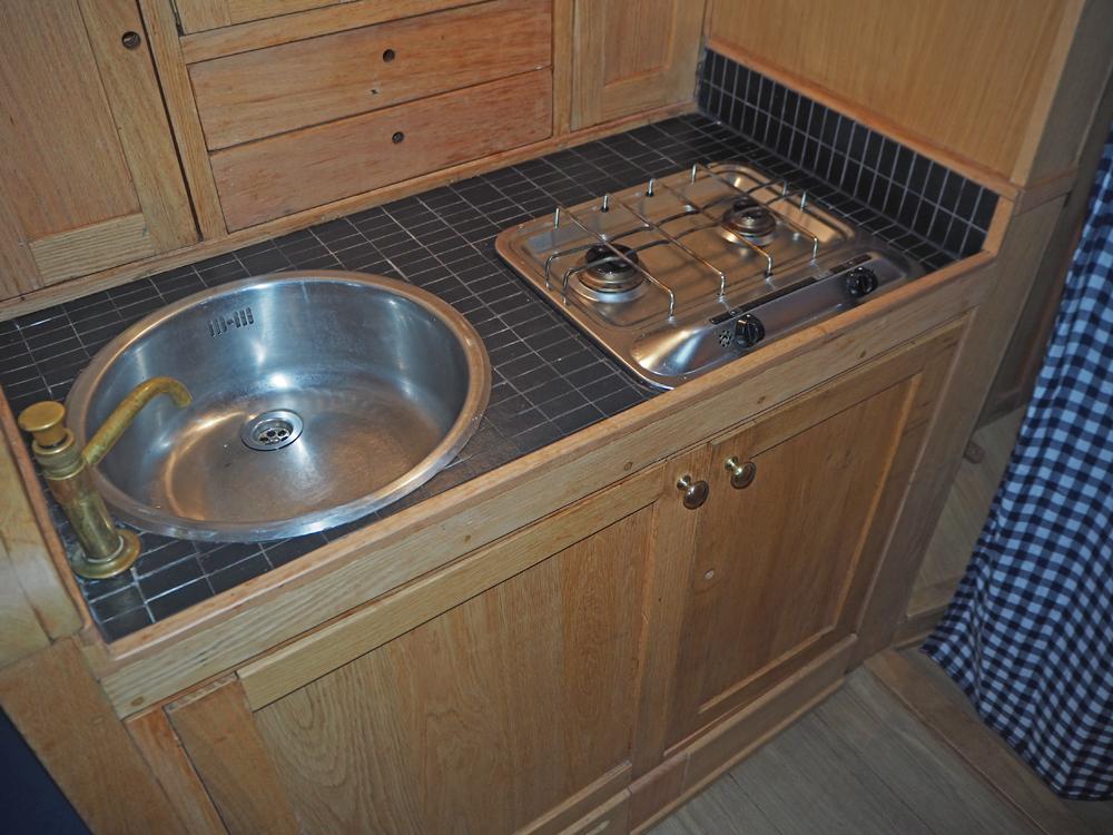 Saloon, Accommodation